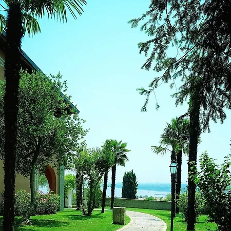 Castello Belvedere Aparthotel Desenzano del Garda
