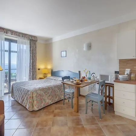 Castello Belvedere Aparthotel Desenzano del Garda