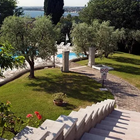 Castello Belvedere Aparthotel