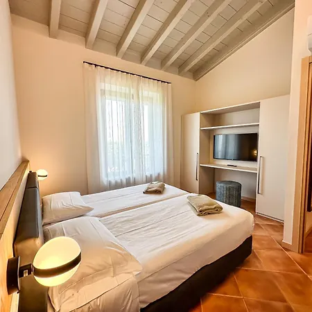 Castello Belvedere Aparthotel Desenzano del Garda