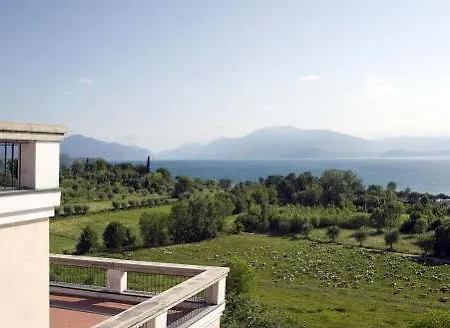 Castello Belvedere Aparthotel 4*