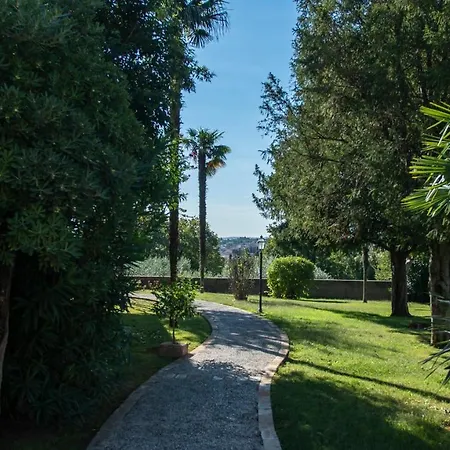 Castello Belvedere Aparthotel 2*