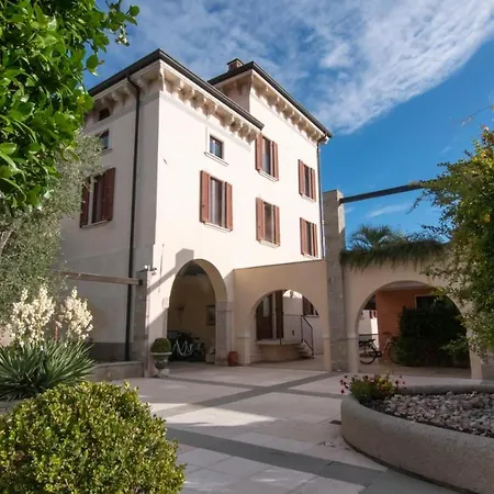Castello Belvedere Aparthotel 2*