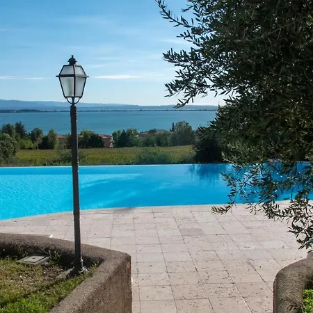 Castello Belvedere Aparthotel Desenzano del Garda