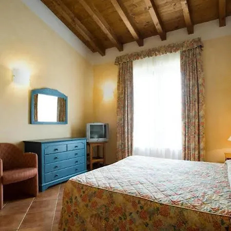 Castello Belvedere Aparthotel 2*
